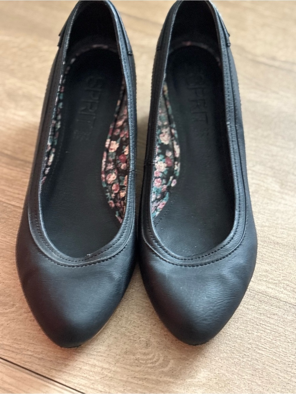 Esprit Black Women's Floral-Lined Ballet Flats